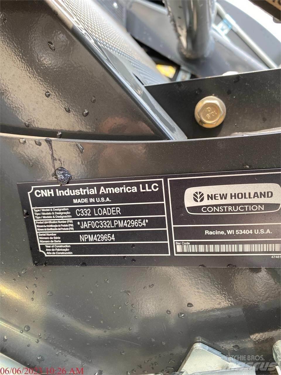New Holland C332 滑移装载机