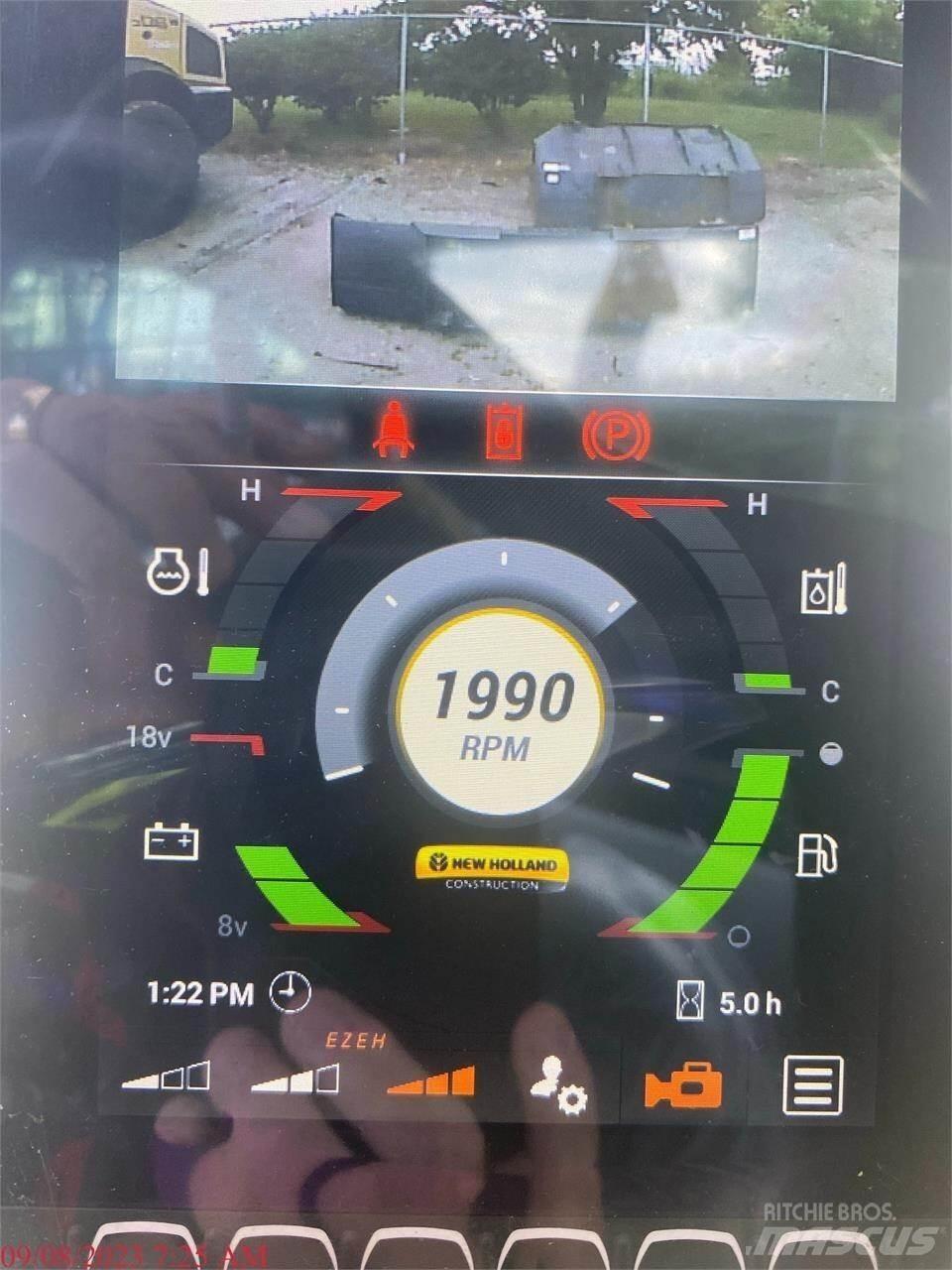 New Holland C332 滑移装载机