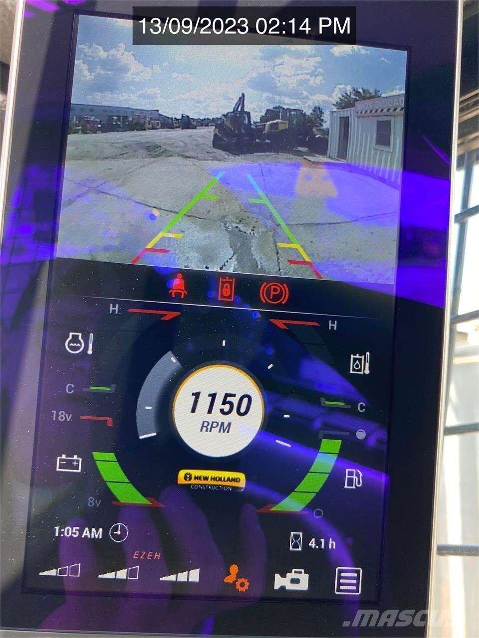 New Holland C332 滑移装载机