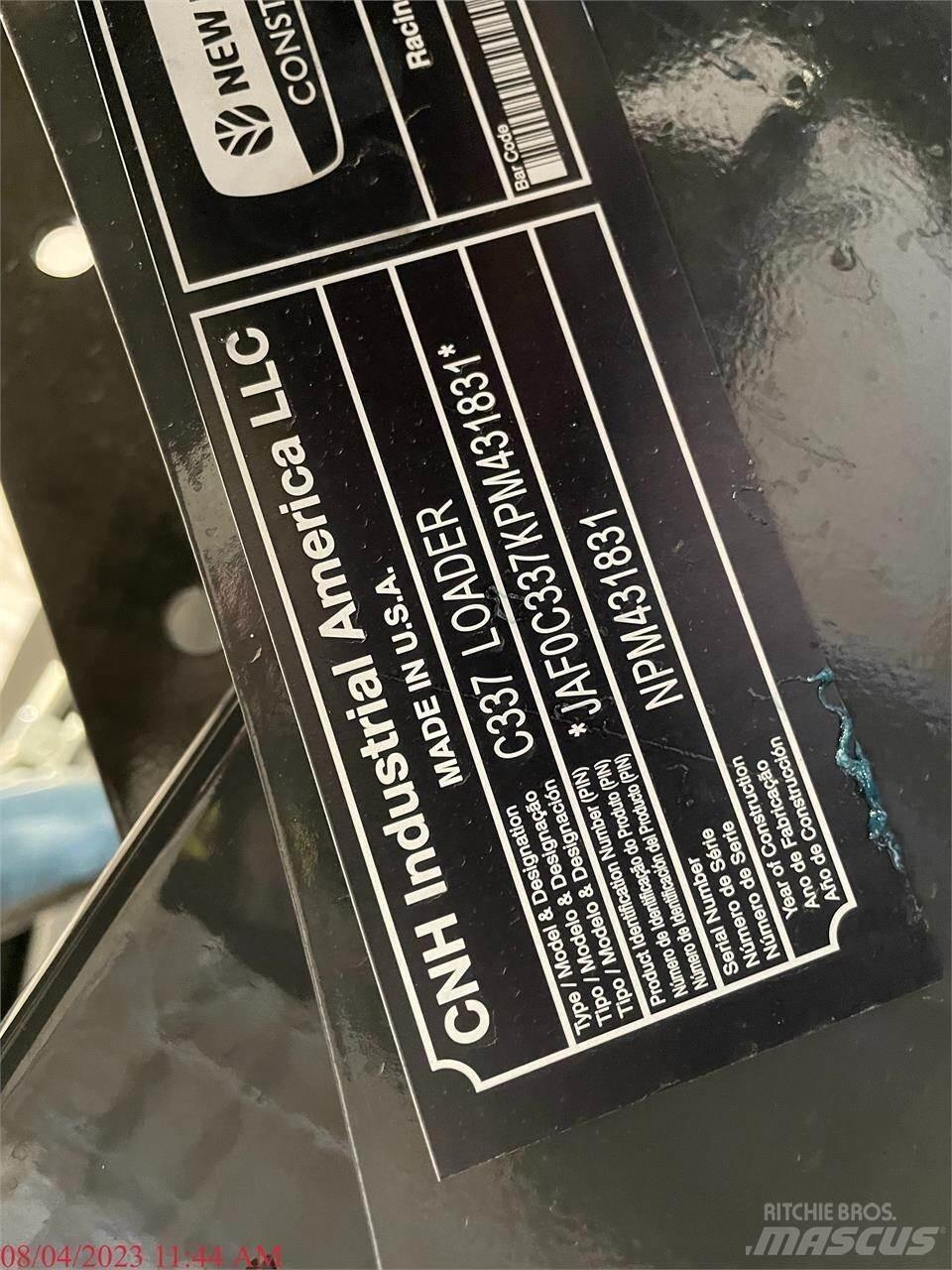 New Holland C337 滑移装载机