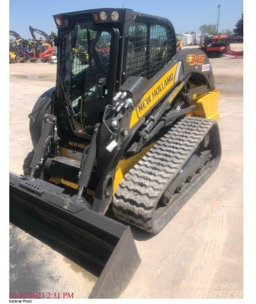 New Holland C345 滑移装载机