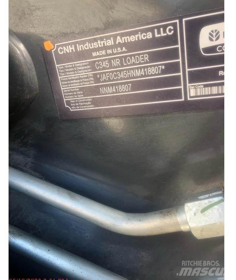 New Holland C345 滑移装载机