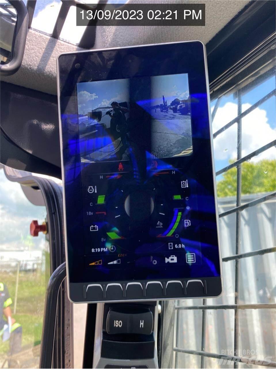 New Holland C345 滑移装载机