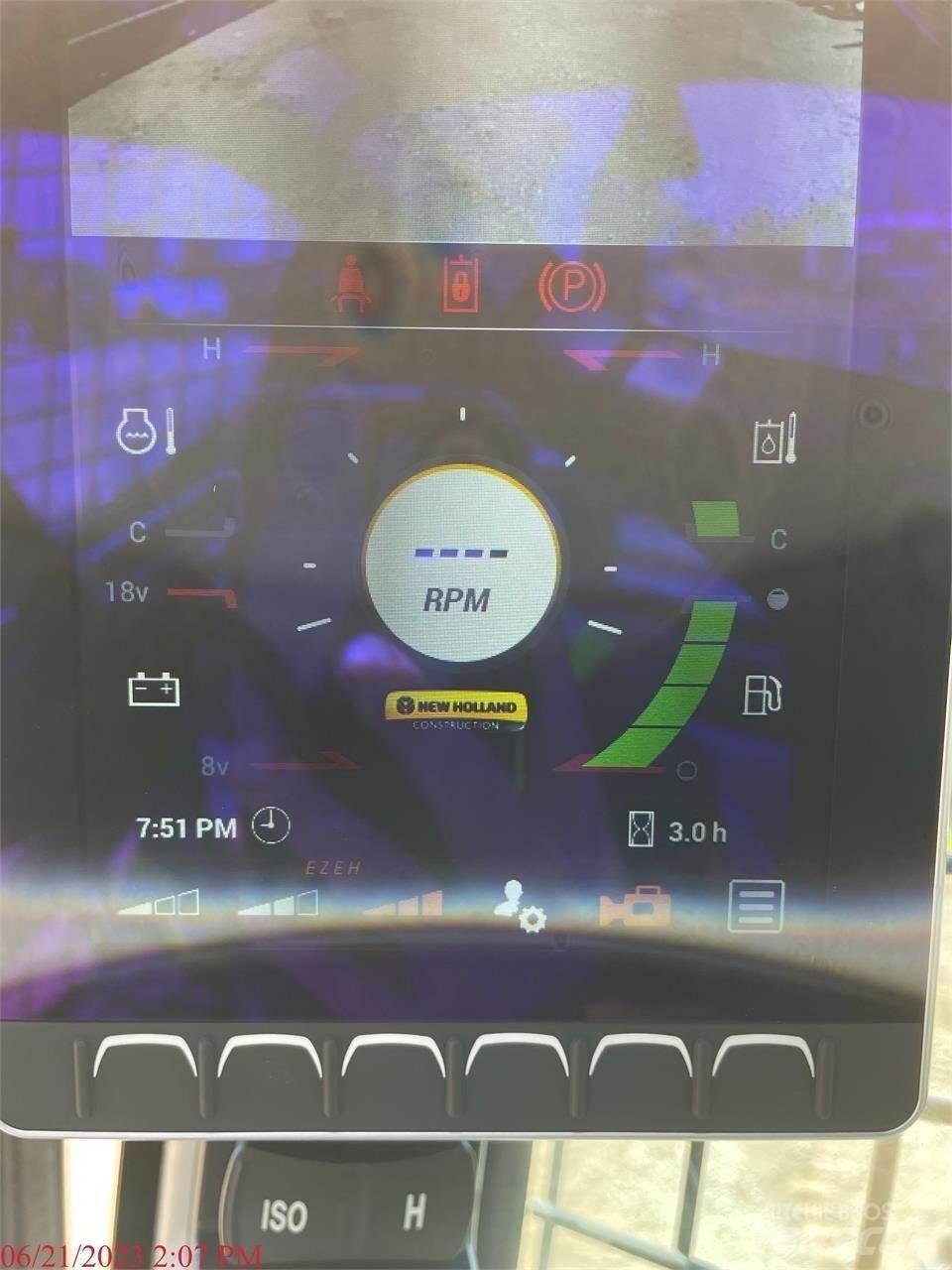 New Holland L328 滑移装载机