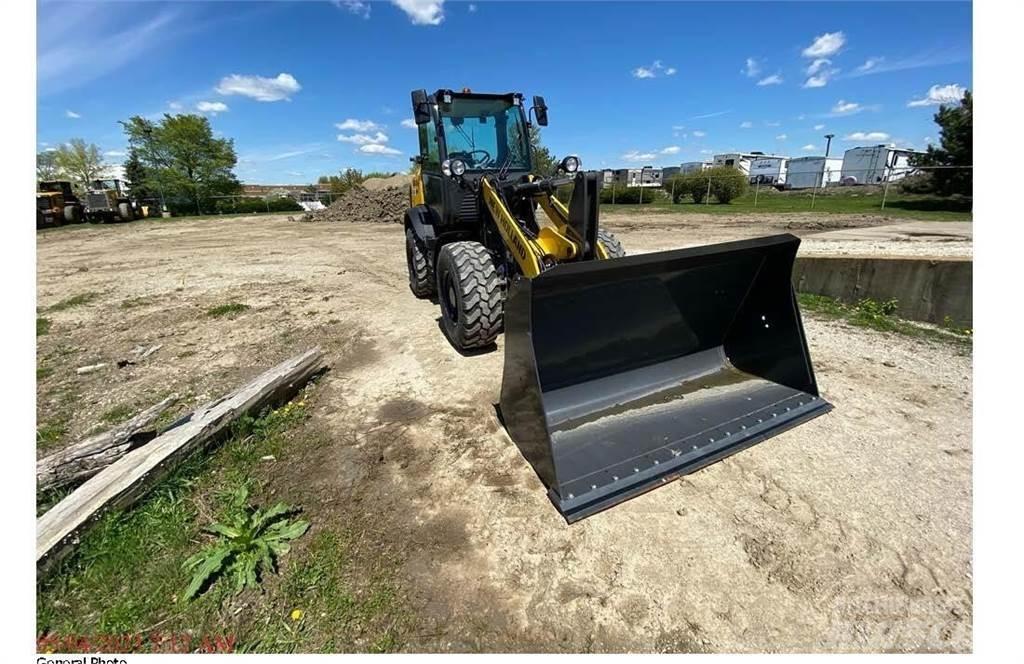 New Holland W80C 轮式装载机