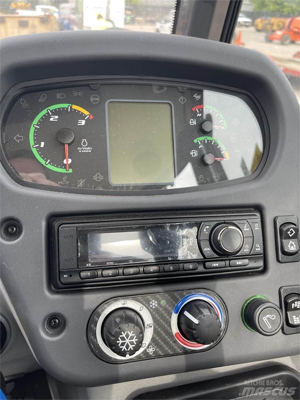 New Holland W80C 轮式装载机