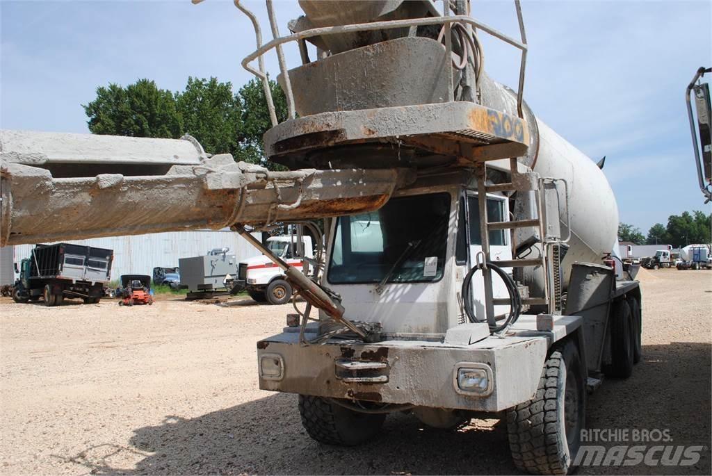 Oshkosh F2146 混凝土搅拌车