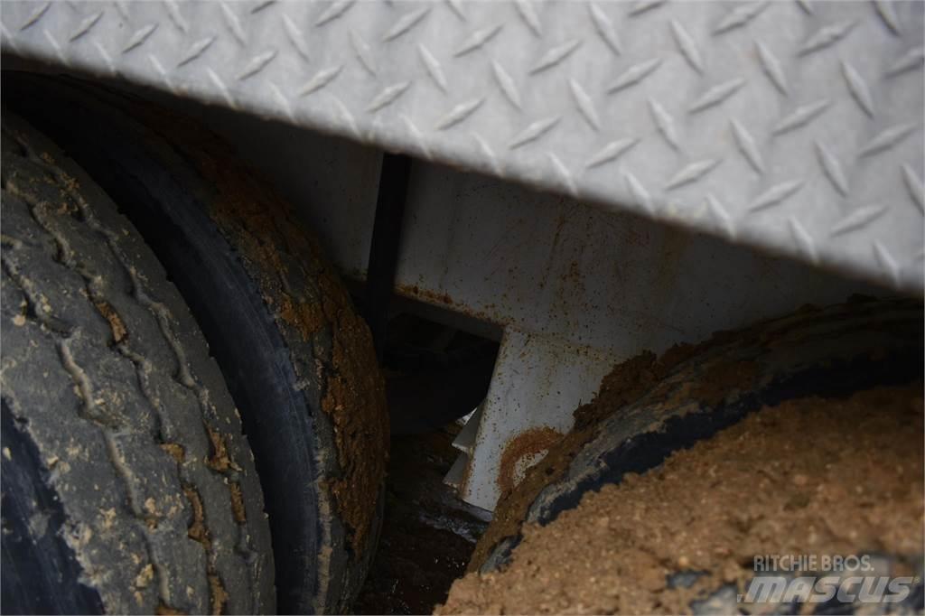  OVERLAND 罐式拖车