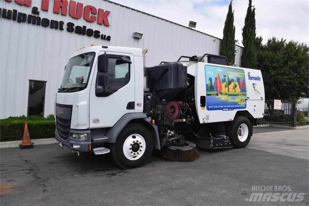 Peterbilt 220 道路清扫车
