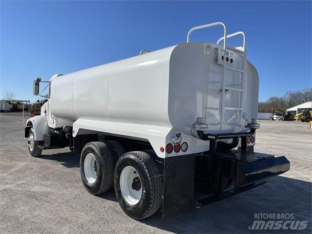 Peterbilt 330 水罐车