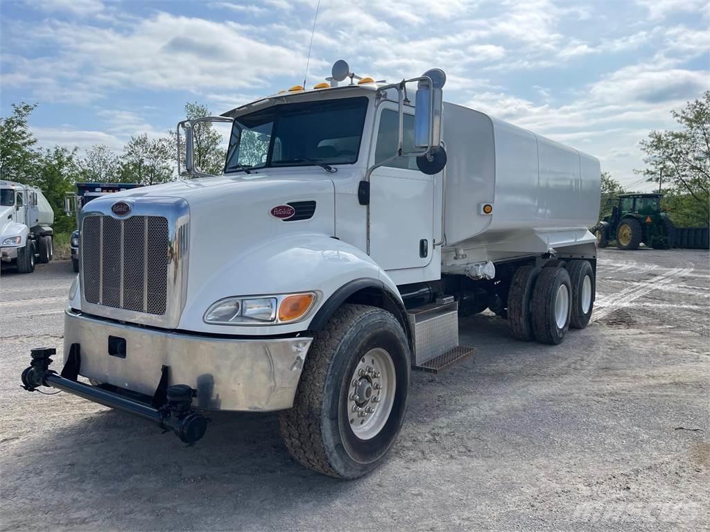 Peterbilt 335 水罐车