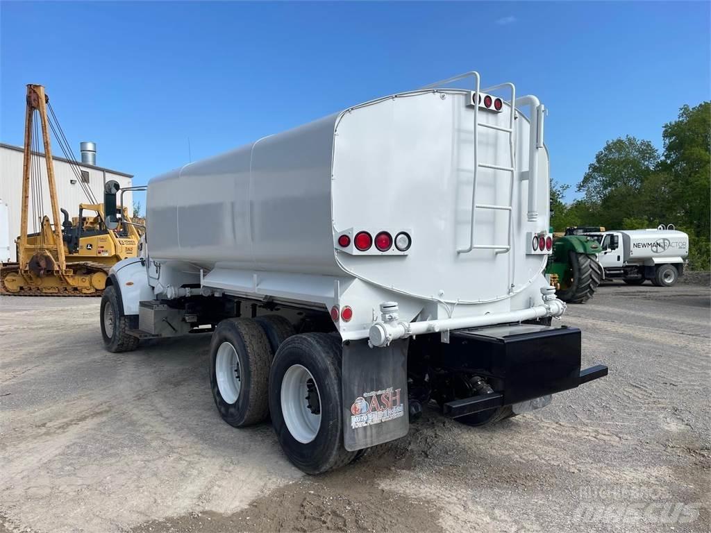 Peterbilt 335 水罐车