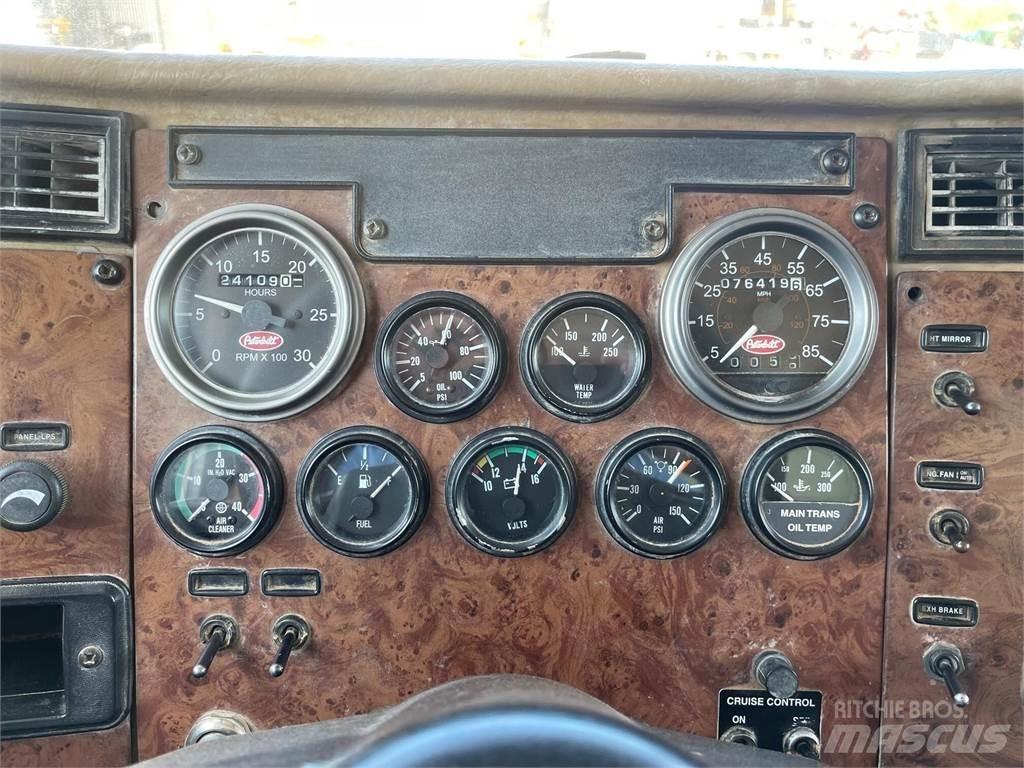 Peterbilt 335 水罐车