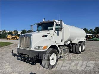 Peterbilt 348 水罐车