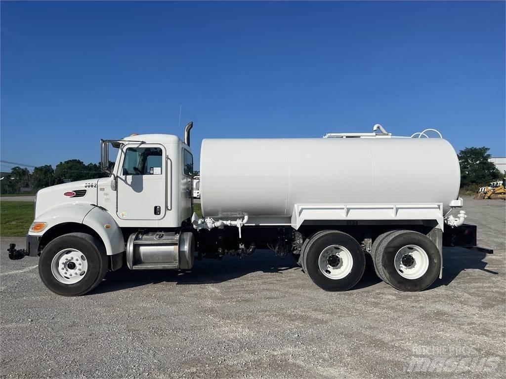 Peterbilt 348 水罐车