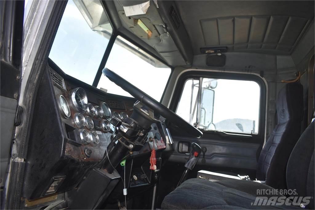 Peterbilt 379EXHD 自卸式货车