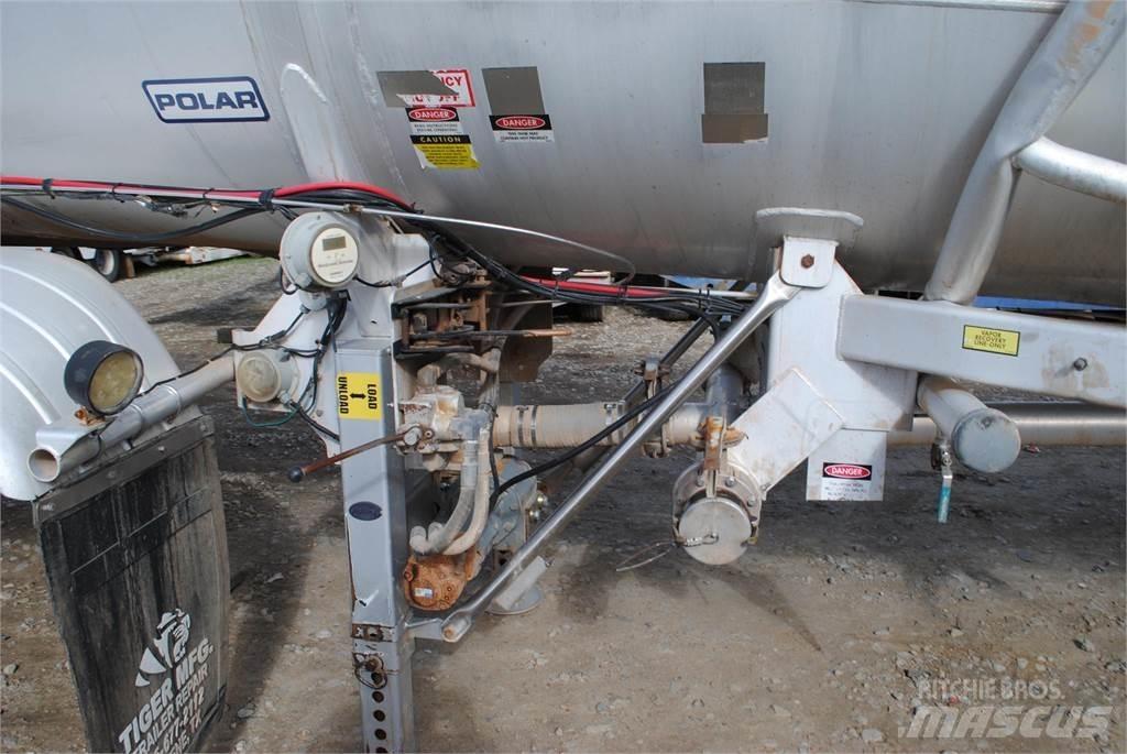 Polar  罐式拖车