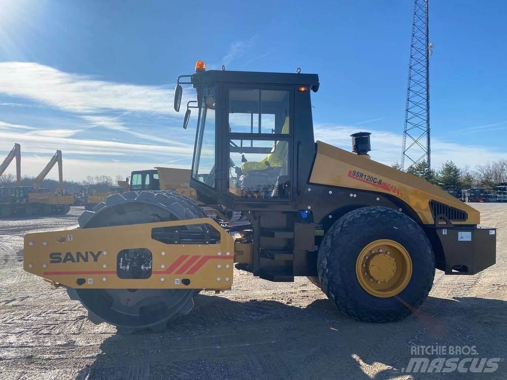 Sany SSR120C-8 双轮压路机