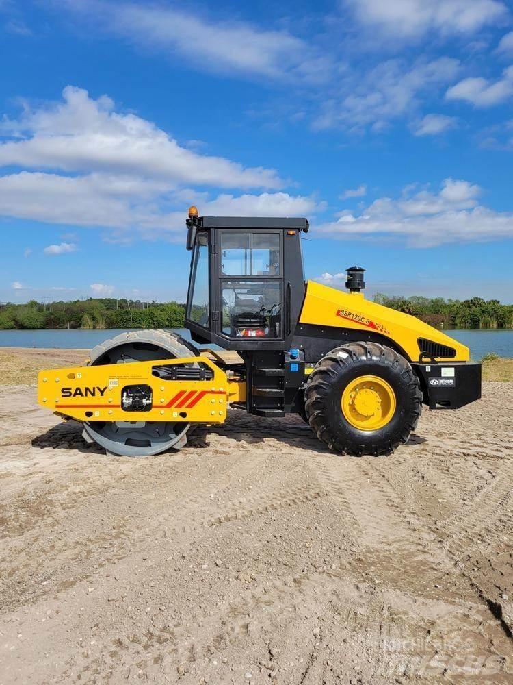 Sany SSR120C-8 双轮压路机