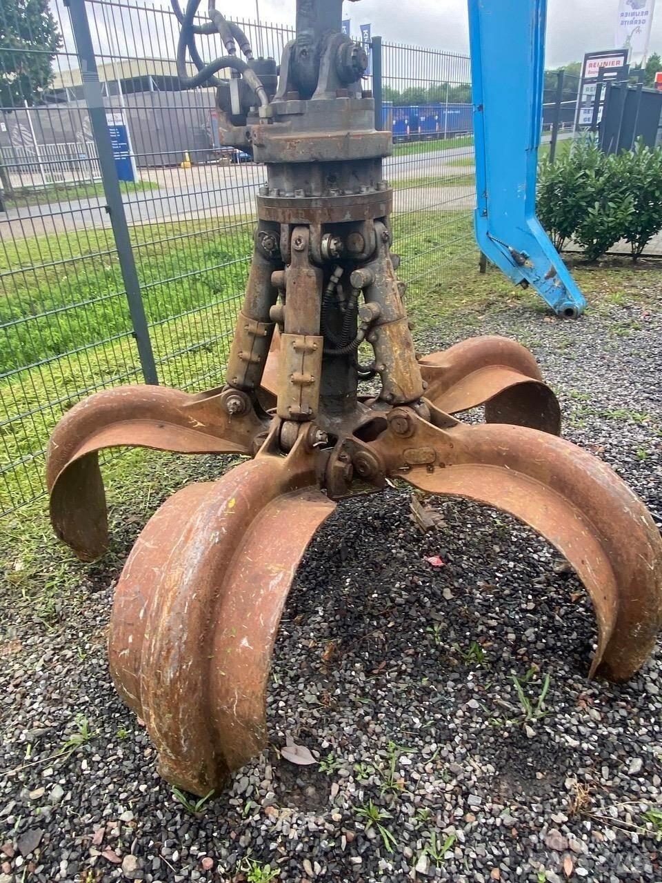 Sennebogen 818EM 工业挖掘机