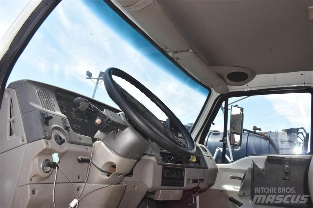 Sterling L7500 起重车