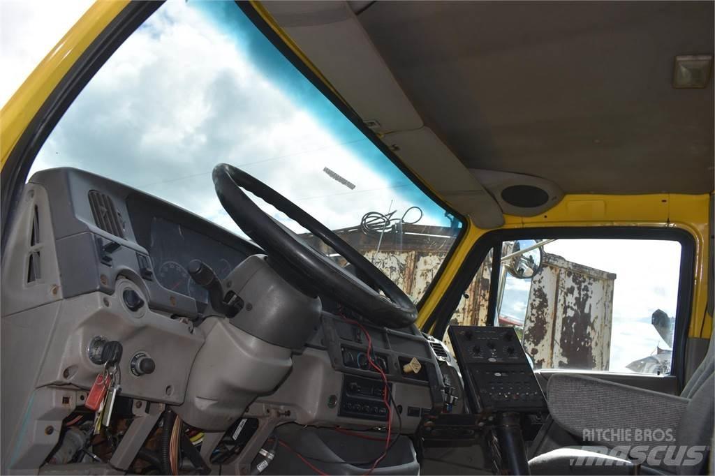 Sterling L7500 自卸式货车