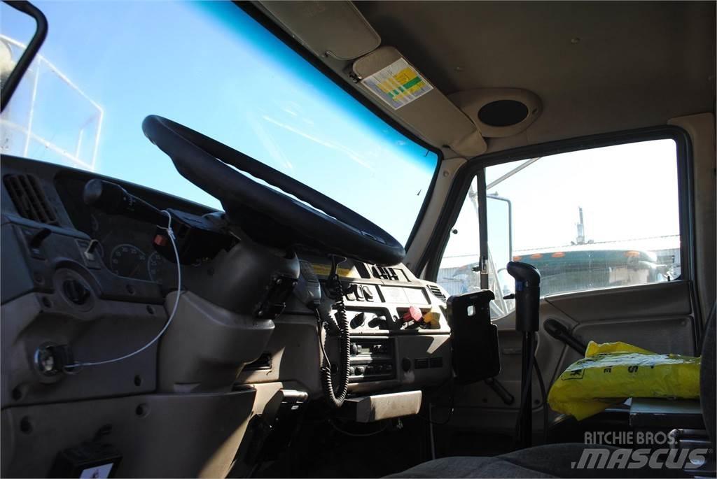 Sterling L8500 起重车