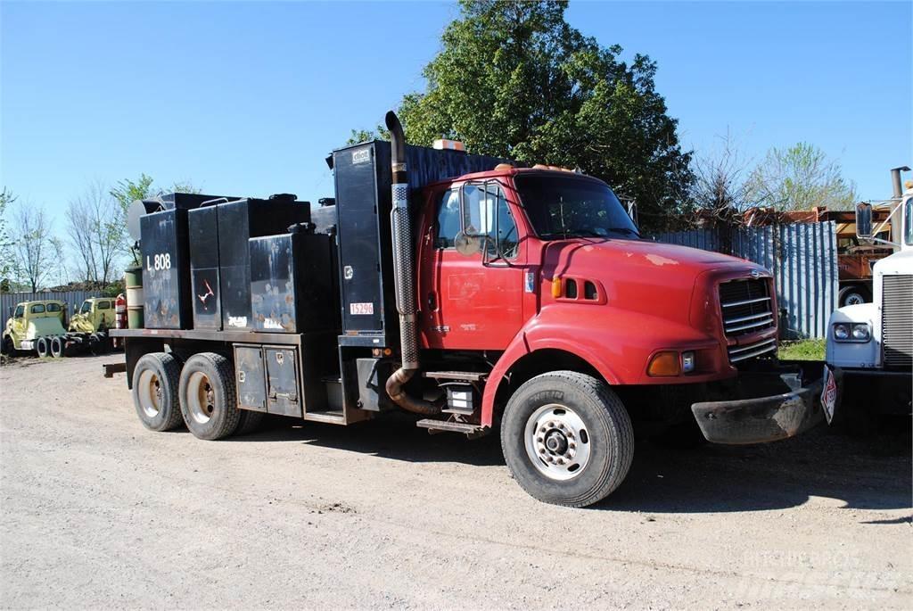 Sterling L8500 油罐车