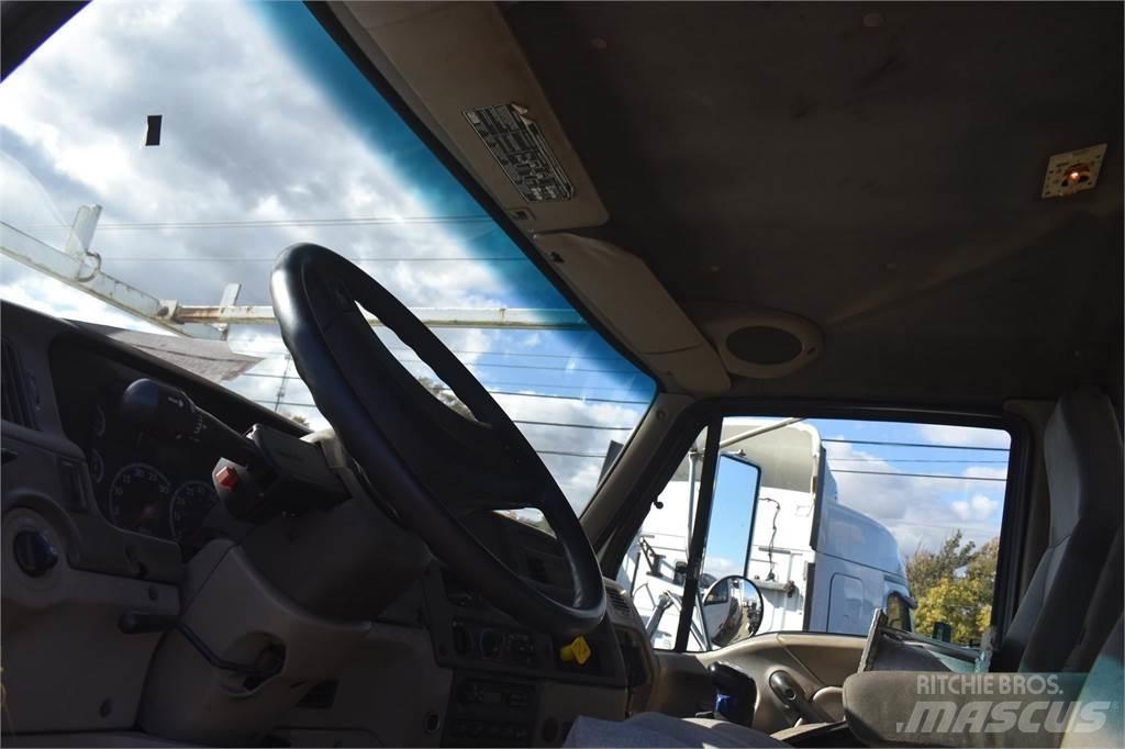 Sterling L8500 起重车