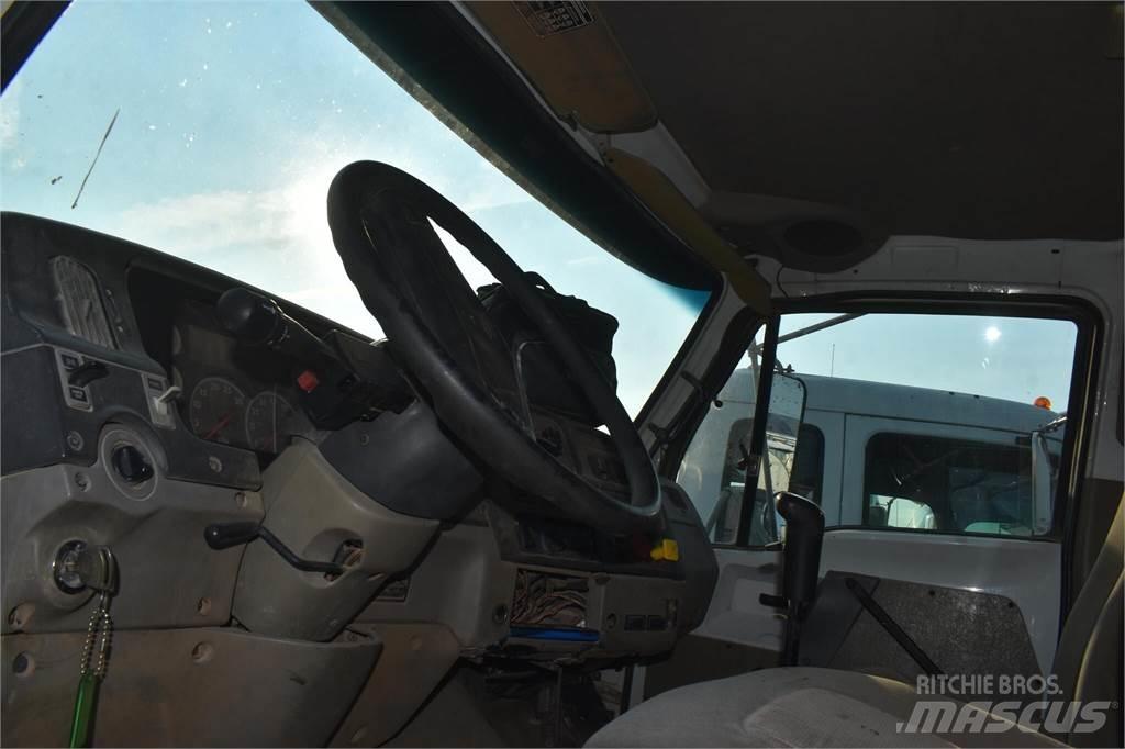 Sterling L9500 自卸式货车