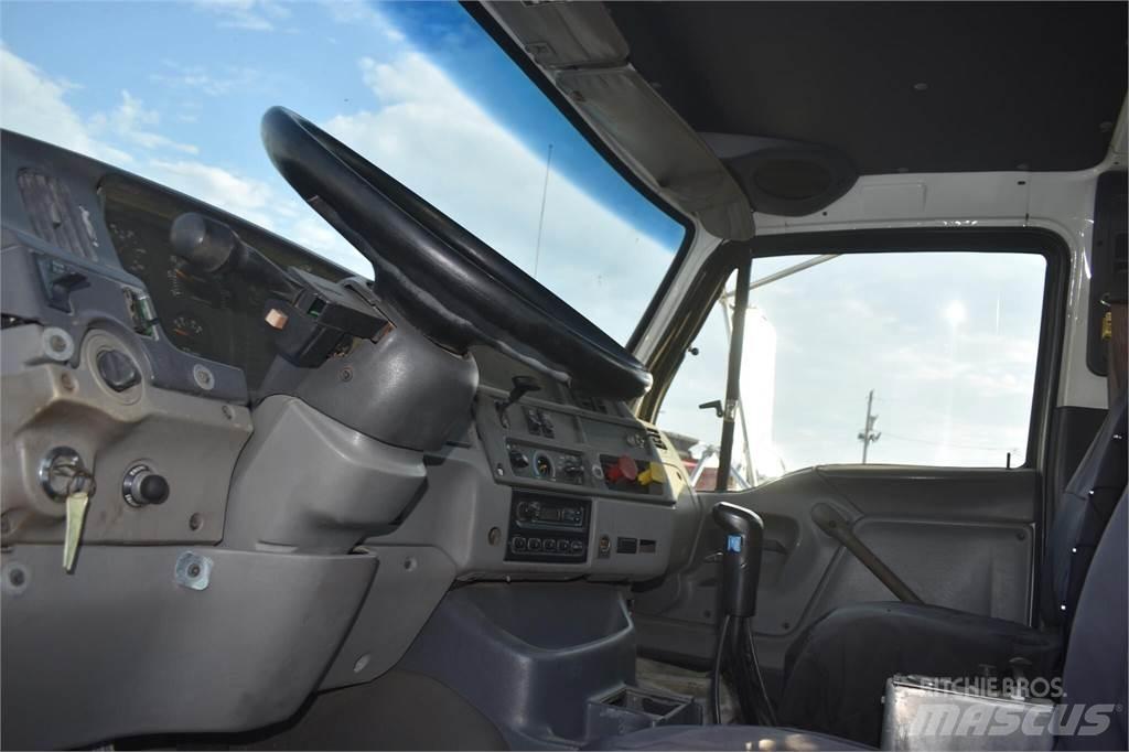 Sterling LT9500 起重车