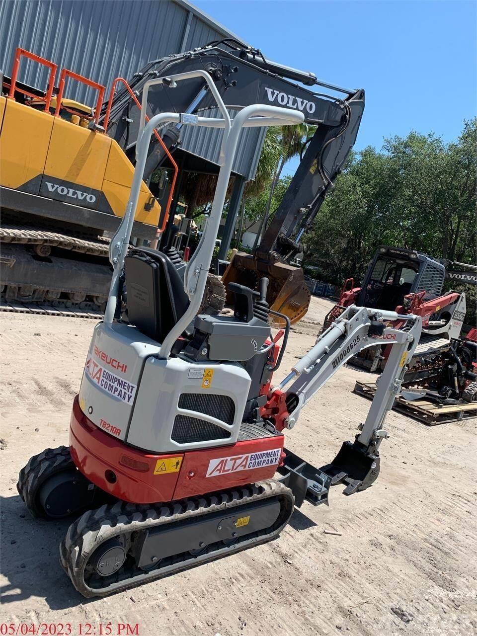 Takeuchi TB210R 小型挖掘机