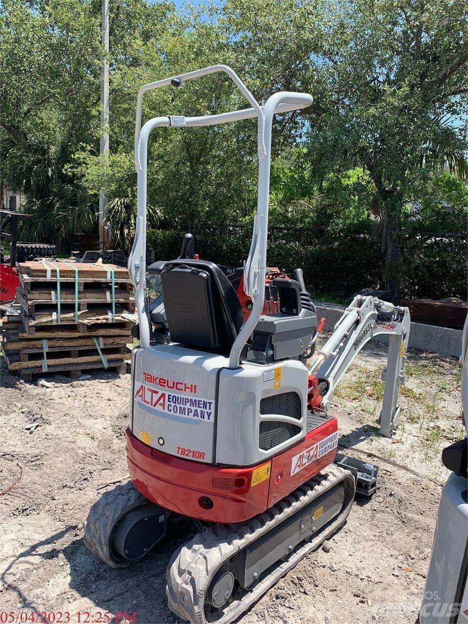 Takeuchi TB210R 小型挖掘机