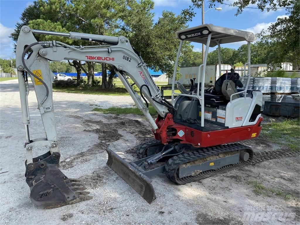Takeuchi TB225 小型挖掘机