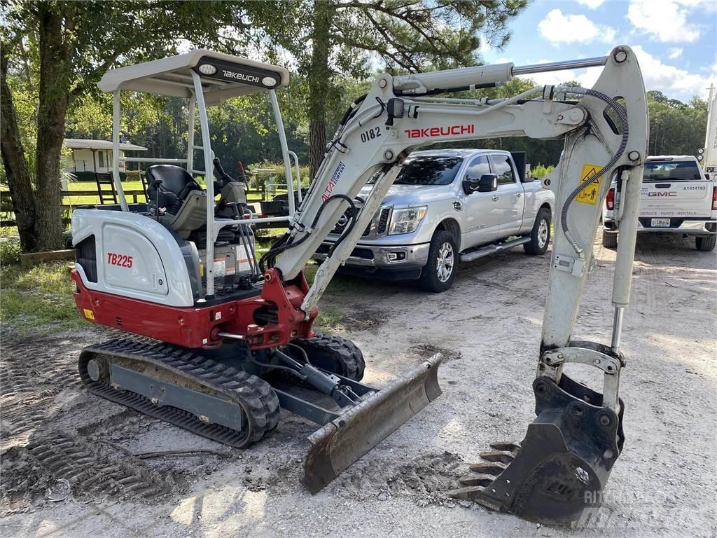 Takeuchi TB225 小型挖掘机