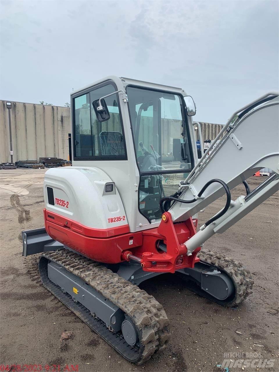 Takeuchi TB235-2 小型挖掘机
