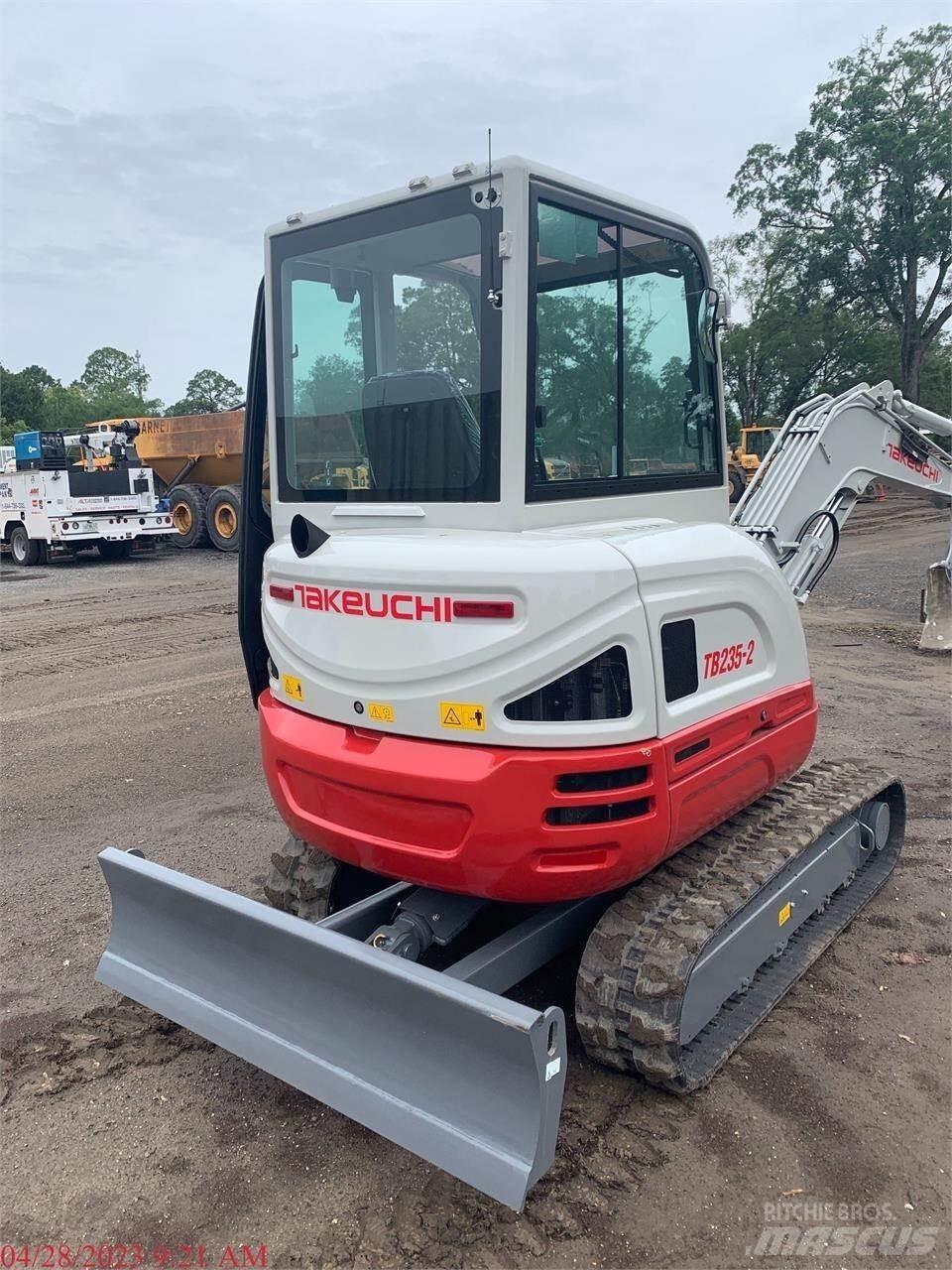 Takeuchi TB235-2 小型挖掘机