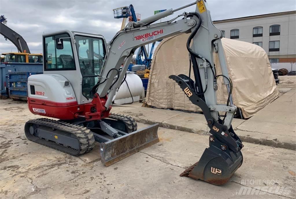 Takeuchi TB235-2 小型挖掘机