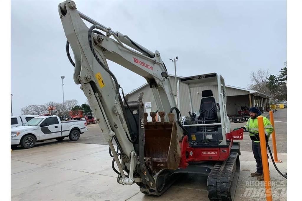 Takeuchi TB250-2 小型挖掘机