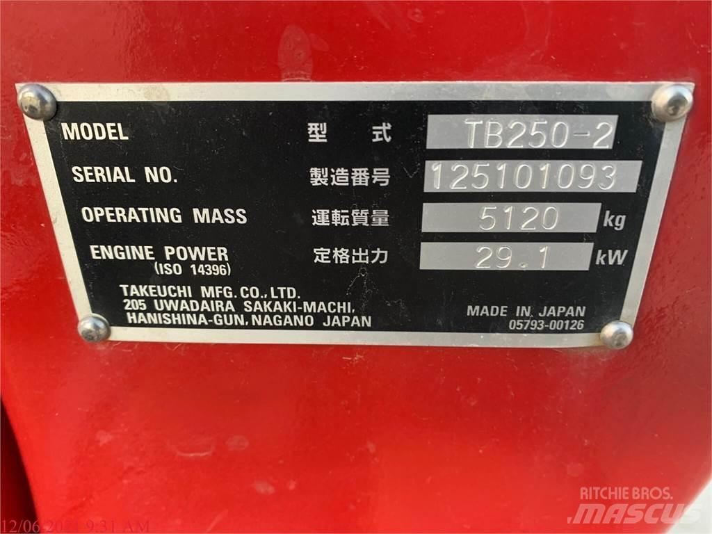Takeuchi TB250-2 小型挖掘机