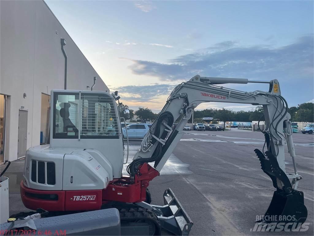 Takeuchi TB257FR 履带挖掘机