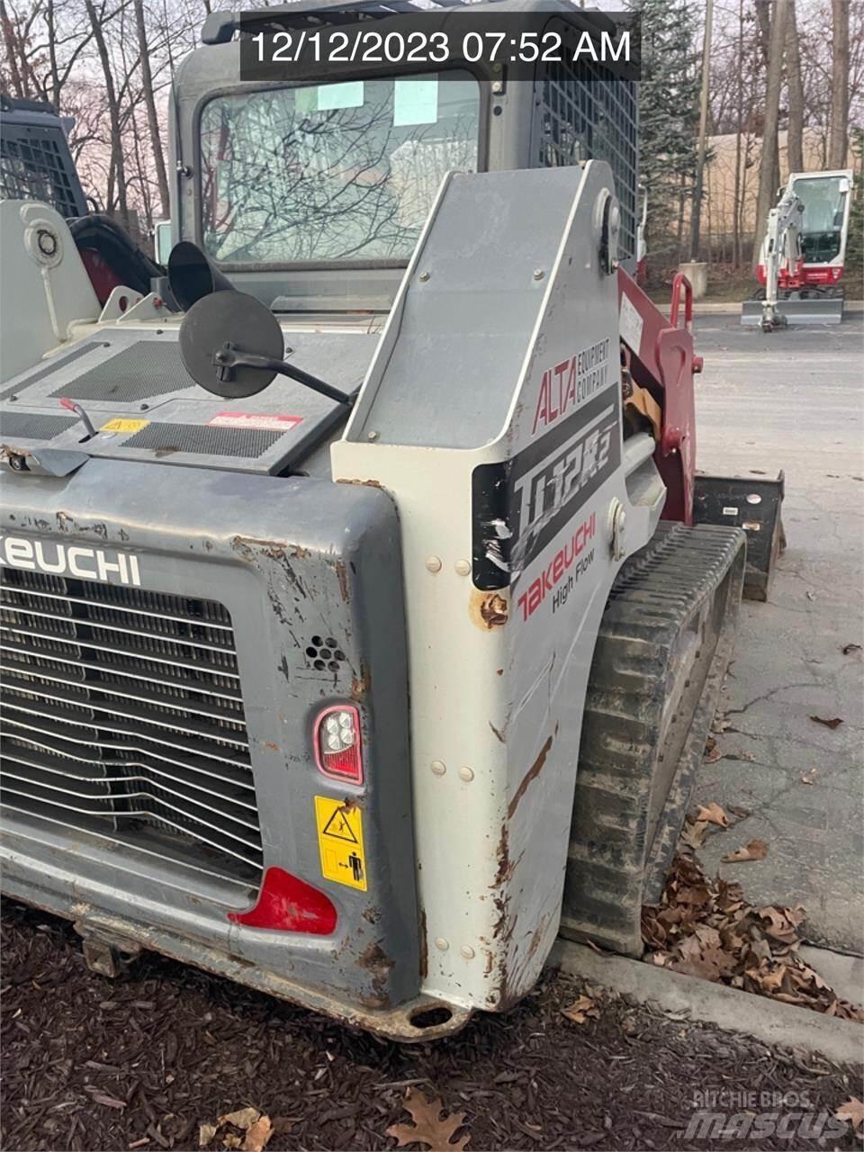 Takeuchi TL12R2 滑移装载机