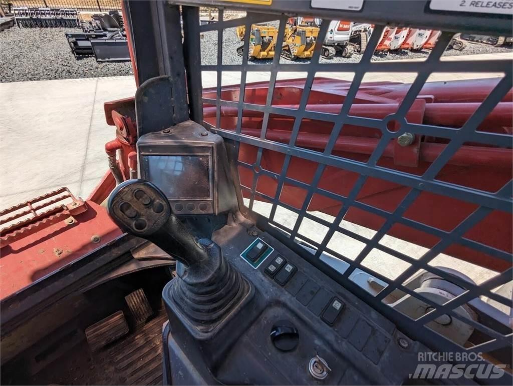 Takeuchi TL12V2 滑移装载机