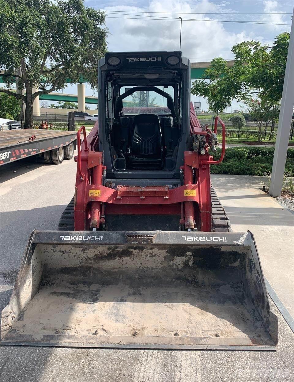 Takeuchi TL12V2 滑移装载机