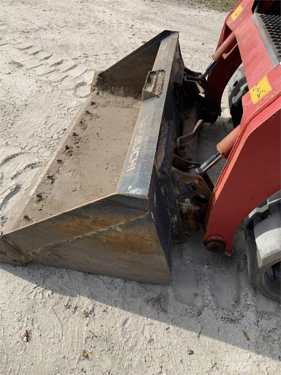 Takeuchi TL8 滑移装载机