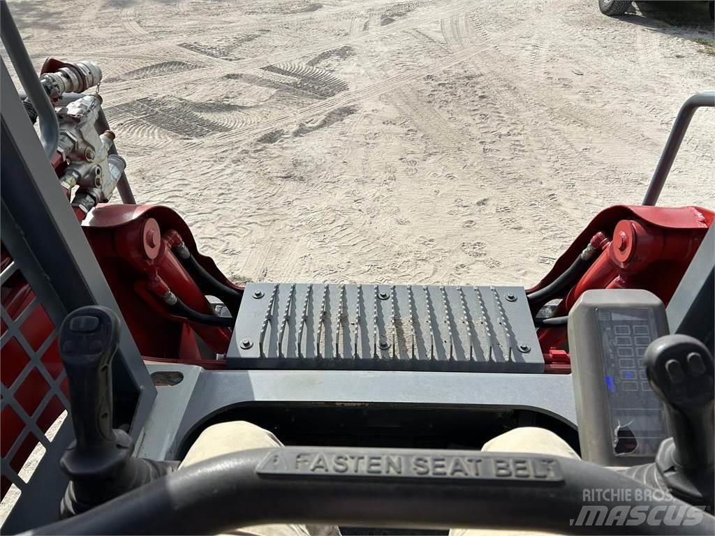 Takeuchi TL8 滑移装载机