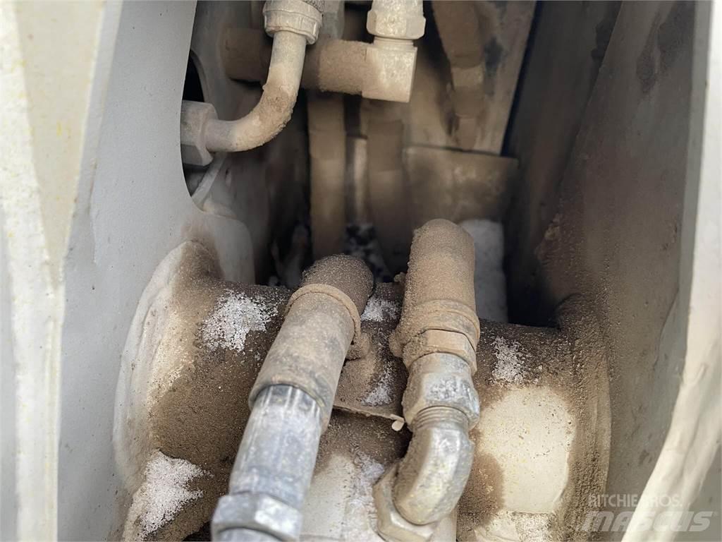 Takeuchi TL8R2 滑移装载机