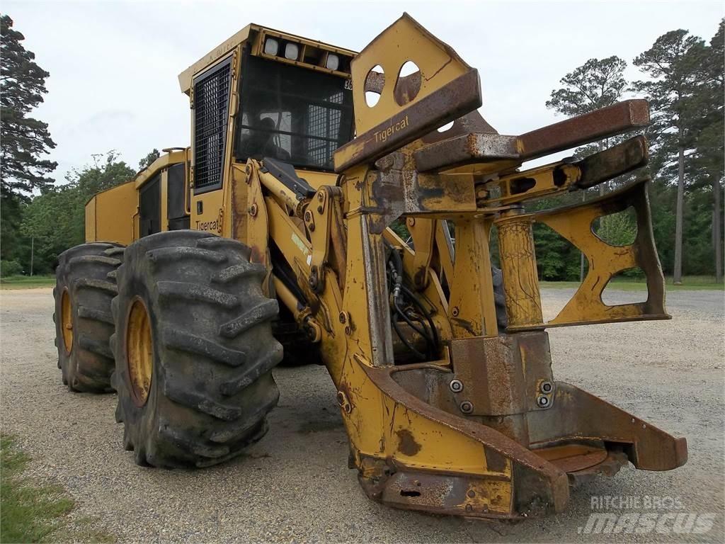 Tigercat 718E 伐木机