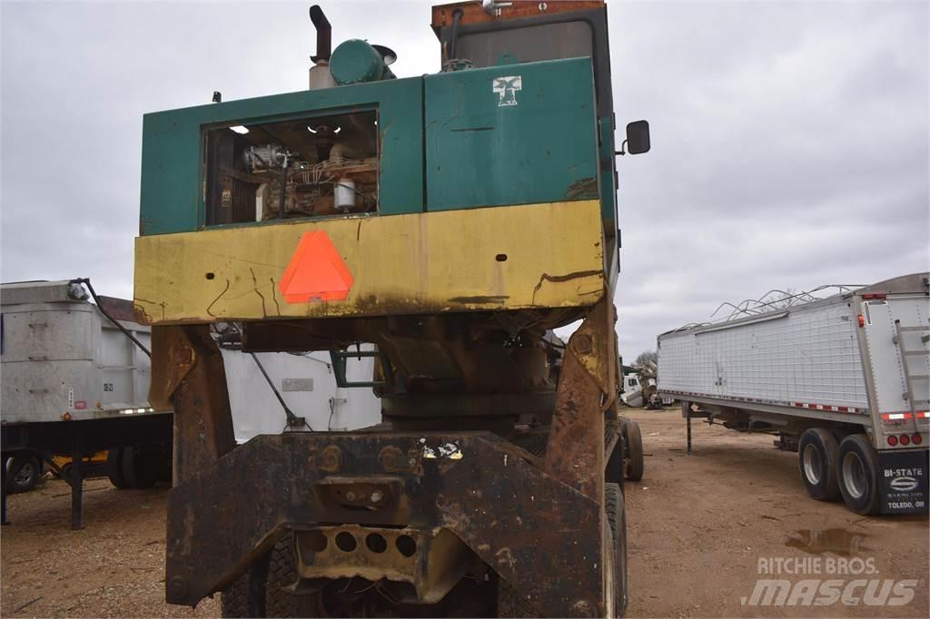 Timberjack 330 林业拖车