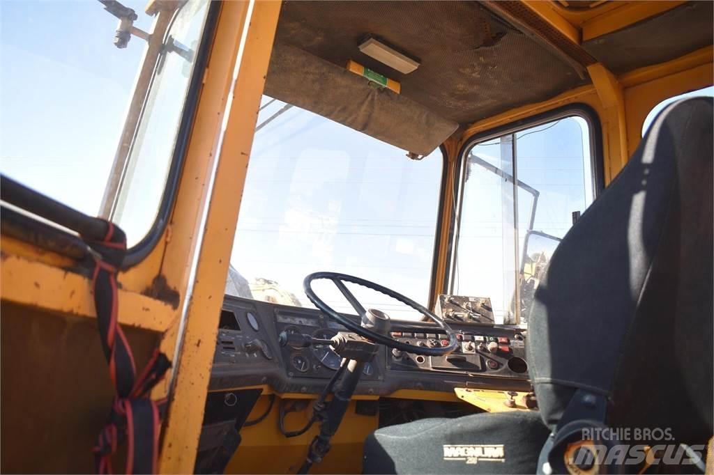 Volvo A25 铰接式自卸车